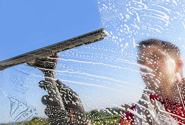 Lavage de vitres à Neuville-en-Ferrain